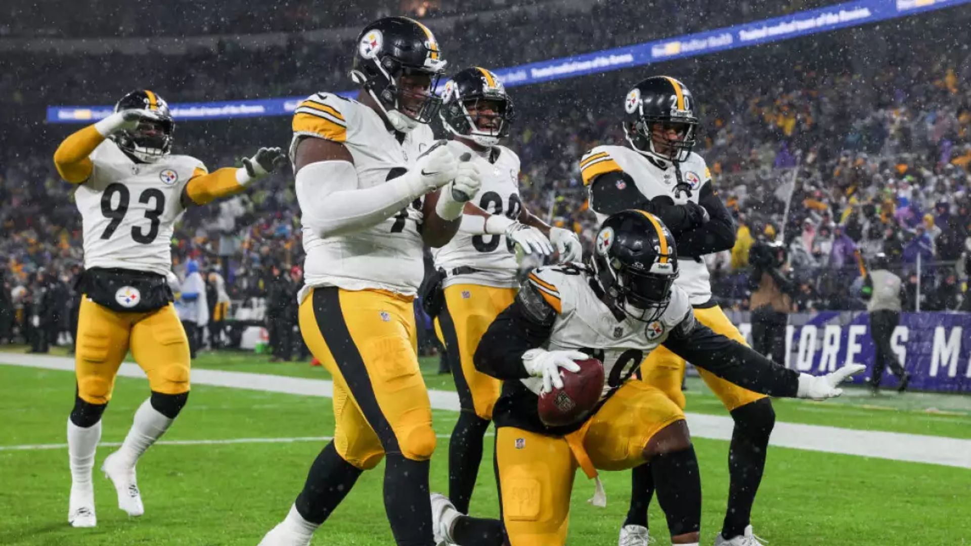 Vitro anota un 'touchdown' con los Pittsburgh Steelers