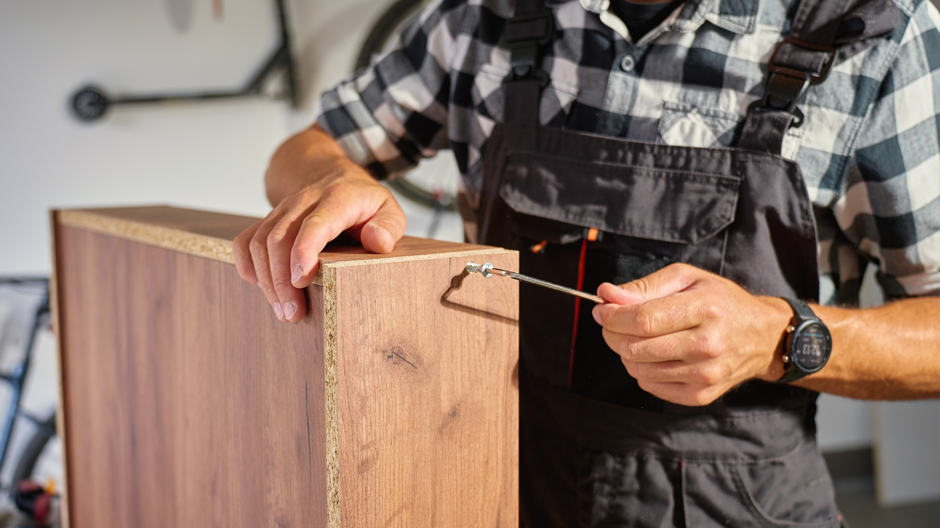 Mobiliario ergonómico que facilita la interacción con el producto