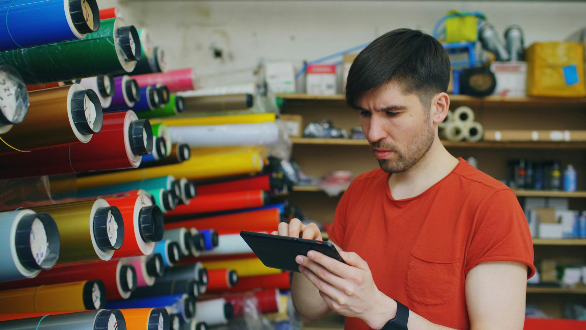 ¿Cómo gestionar el inventario de insumos para una imprenta profesional?