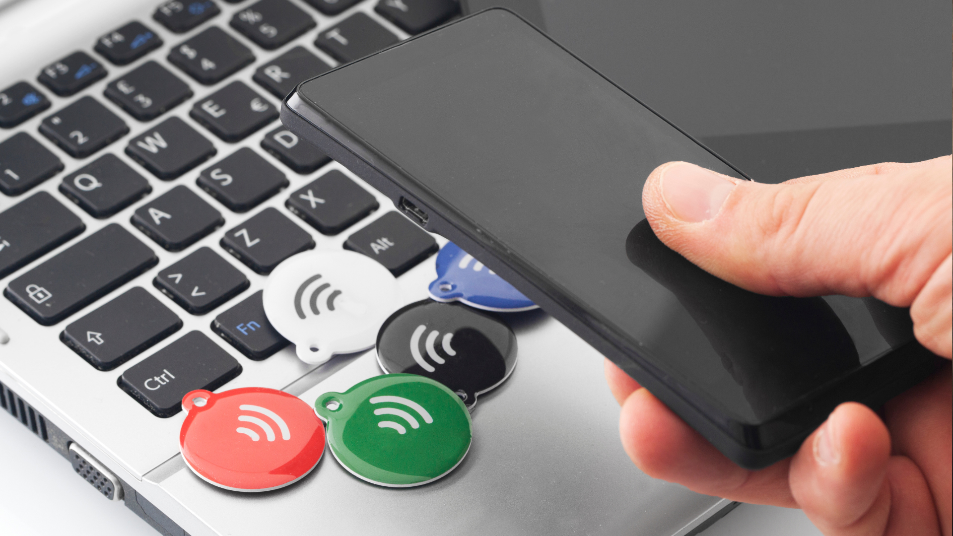 ¿Cómo integrar tecnología NFC en empaques publicitarios?