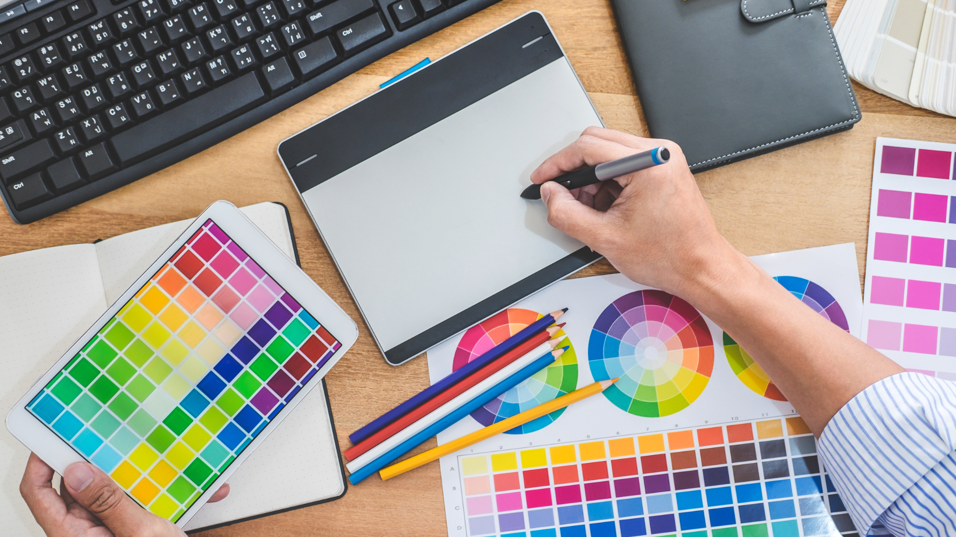 ¿Cómo influye el color en la psicología de la señalética publicitaria?