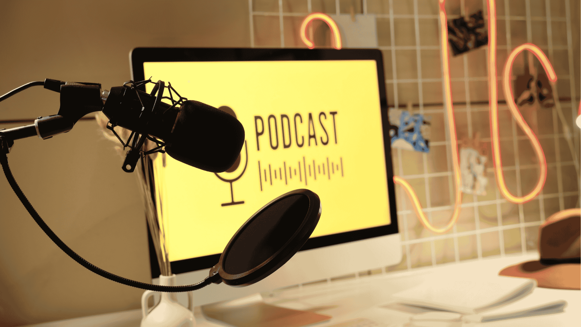 Anunciantes mexicanos redirigen presupuesto de TV abierta hacia streaming y podcasts locales.