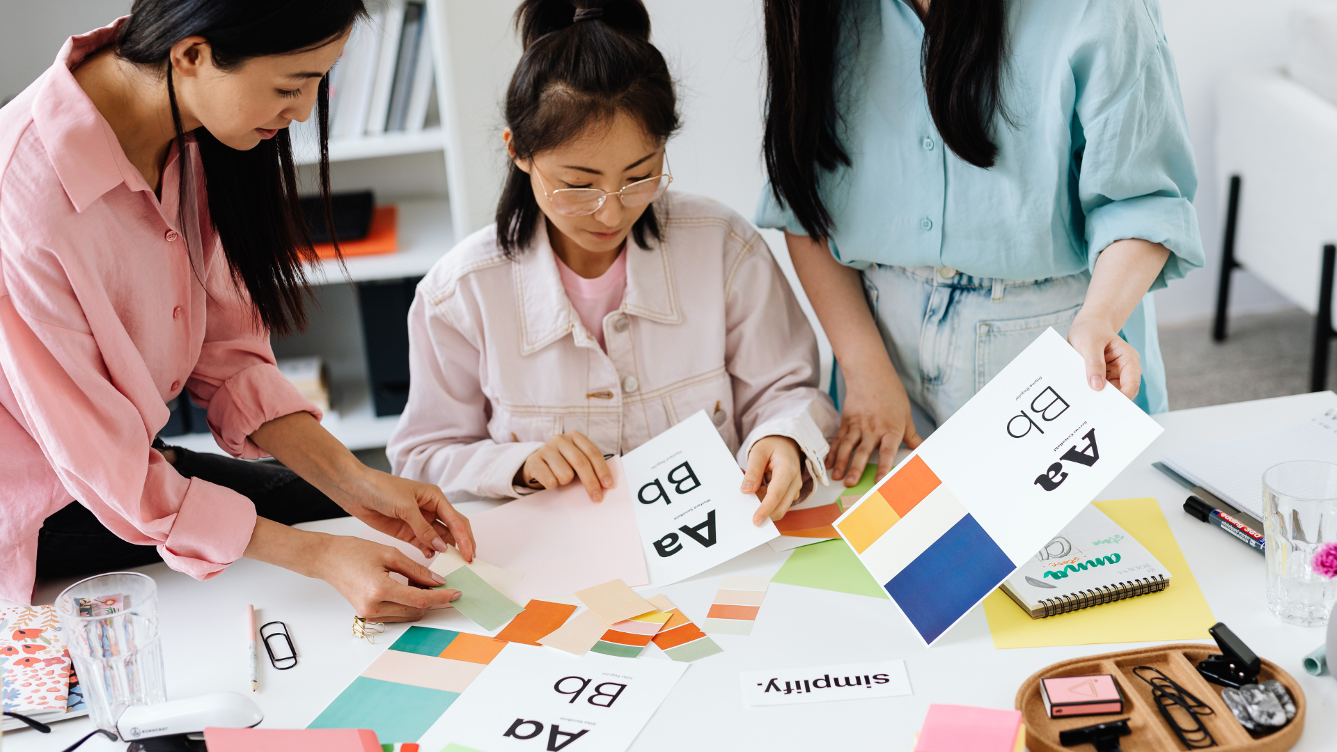 Colores, Tipografía, Datos de Contacto claves para una lona publicitaria exitosa